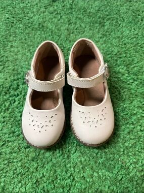 Footmates Sherry Mary Jane - size 8